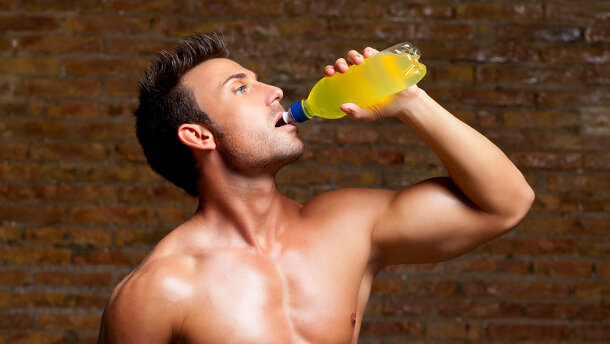 Les boissons énergisantes abîment l’émail des dents et augmentent le risque de caries