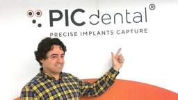  Video 1 entrevista con Adrián Hernández realizada en el centro de formación y showroom de la empresa.