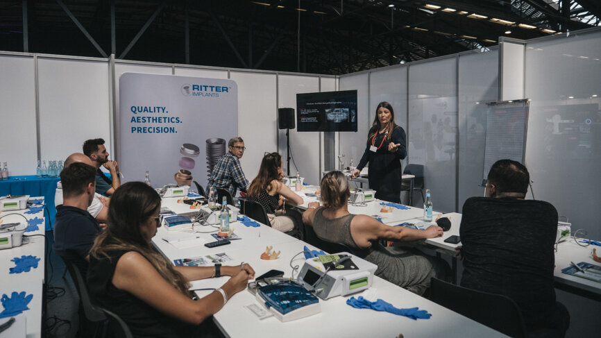 Dr Raquel Zita Gomes from Portugal offered insights into decision making between cover screw, healing abutment or immediate temporary in implant placement. 