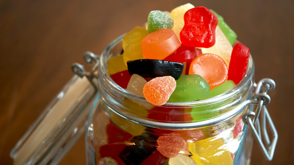 Americans are eating fewer sweets, resolving to prioritize oral health