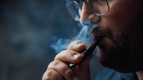 World No Tobacco Day: E‑cigarettes present growing challenges for dental care