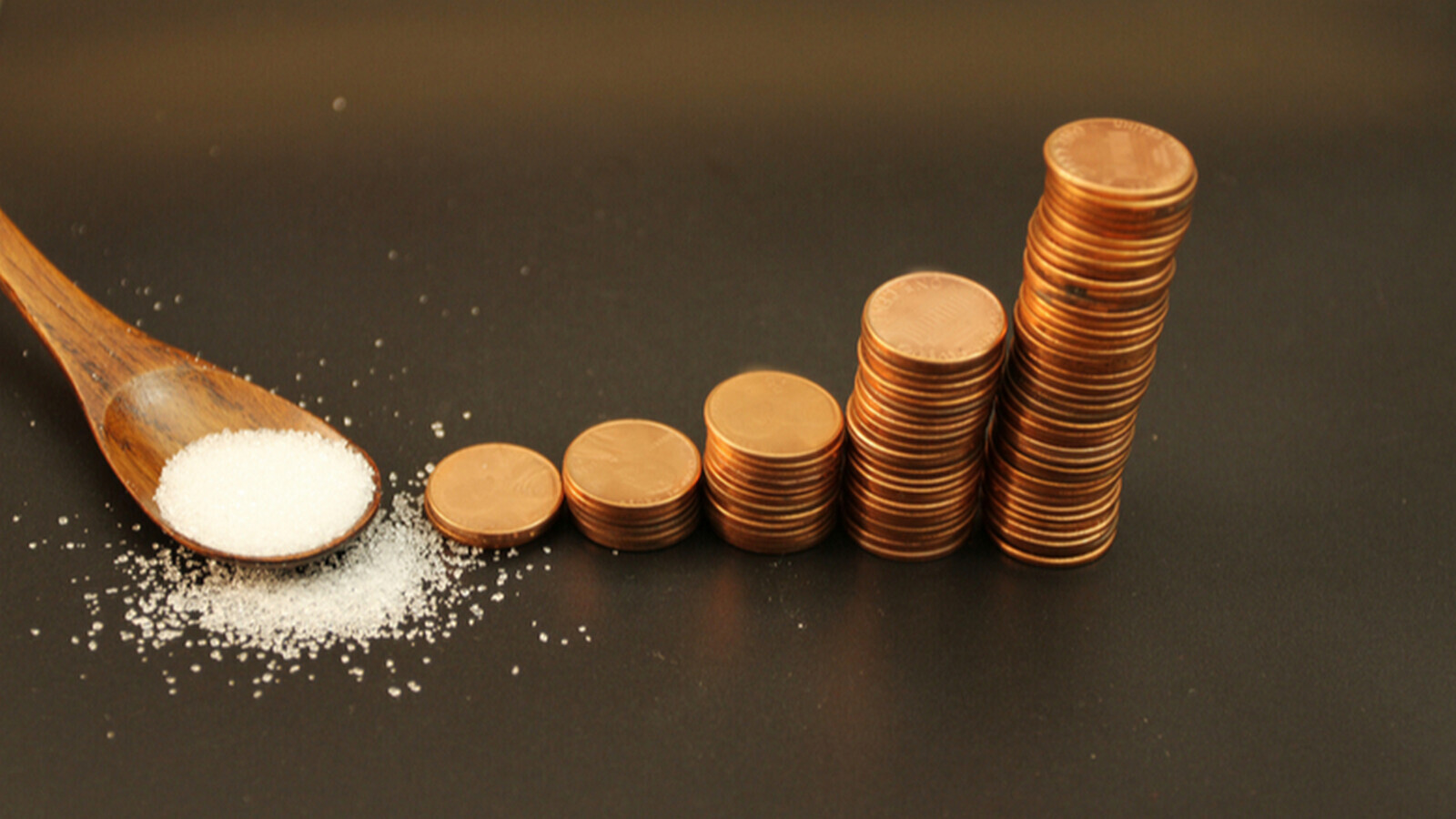 JihoafrickÃ¡ republika zavedla v roce 2018 daÅ z pÅidanÃ© hodnoty na slazenÃ© nÃ¡poje a vÃ½zkumnÃ­ci ve studii z roku 2021 zjistili, Å¾e tato daÅ vÃ½raznÄ snÃ­Å¾ila spotÅebu cukru z nÃ¡pojÅ¯. (ObrÃ¡zek: TassaneeT/Shutterstock)