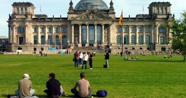 Zusätzliche Zahnersatz-Kosten im Allergie-Fall auf dem Prüfstand