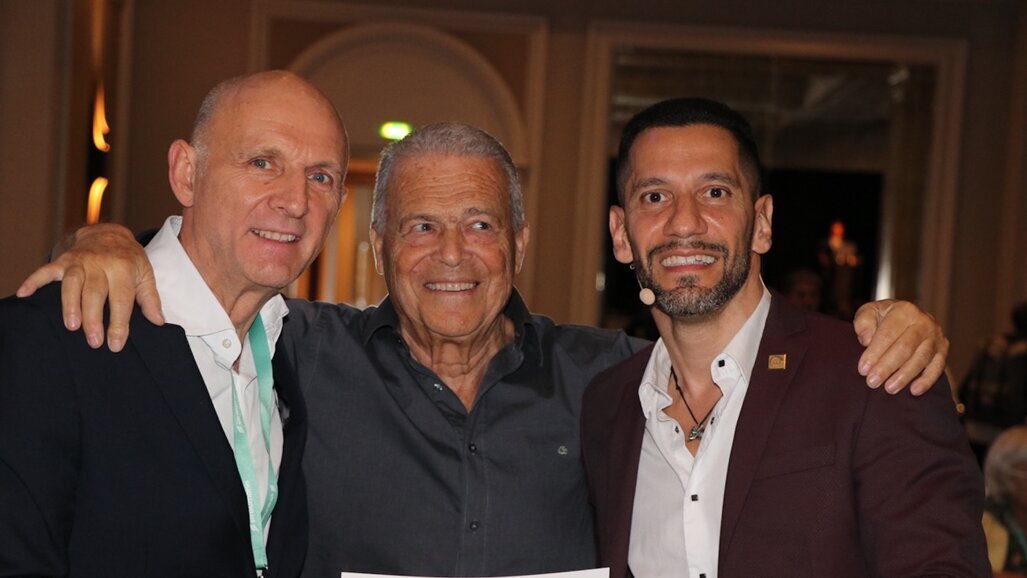 EURO IMPLANTO monte sur scène pour son sixième congrès