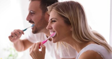 Fast ein Viertel der Deutschen putzt sich nicht zweimal die Zähne