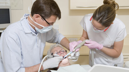 VmF fordert mehr Teamwork bei Pflegebedürftigen