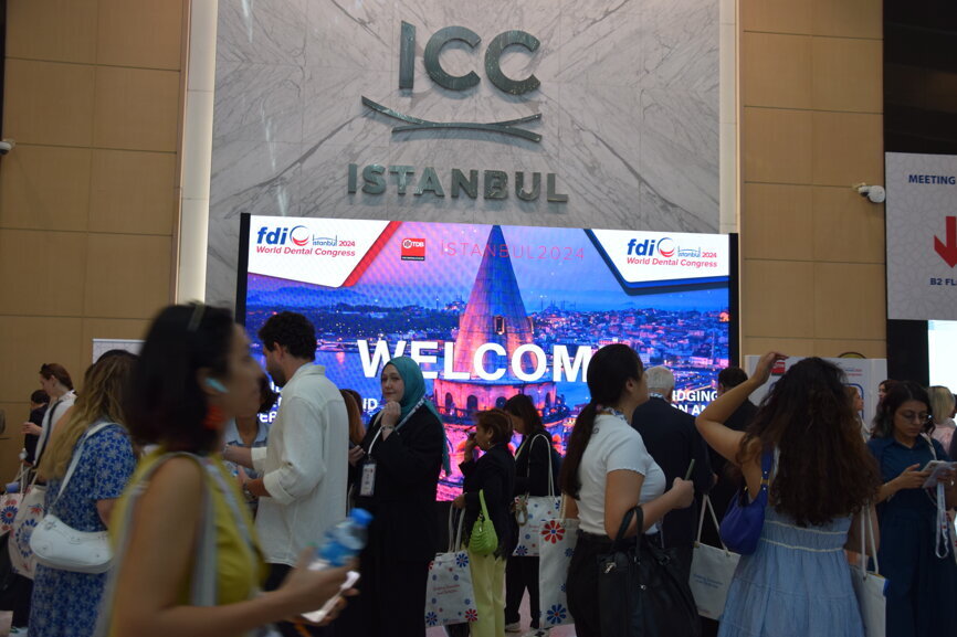 Participants arrive at the 2024 FDI World Dental Congress.