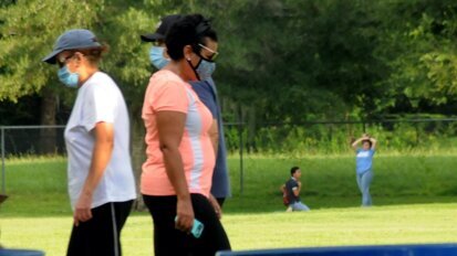 “En tiempos de crisis, unos lloran y otros venden pañuelos”