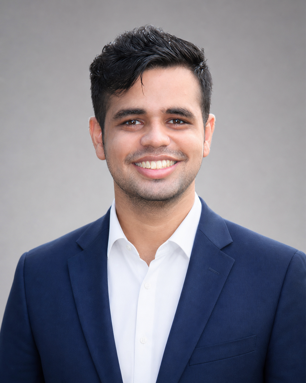 Dr Akash Kumar Giri, współautor niedawnego przeglądu dotyczącego mikro- i nanoplastików w stomatologii, podkreśla, że nie ma potrzeby rezygnacji z materiałów polimerowych, jednak należy ograniczać ich niepotrzebne uwalnianie wszędzie tam, gdzie można je przewidzieć. (Zdjęcie: dr Akash Kumar Giri)