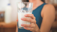 Nach der Weisheitszahn-OP: Milch wohl kein Problem für die Wundheilung