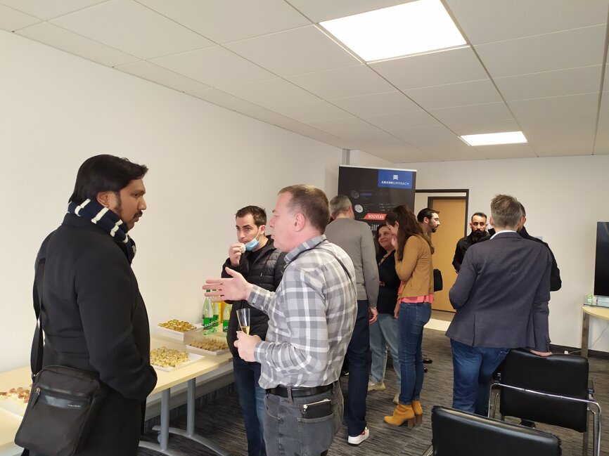 Les invités se sont retrouvés autour d'un cocktail