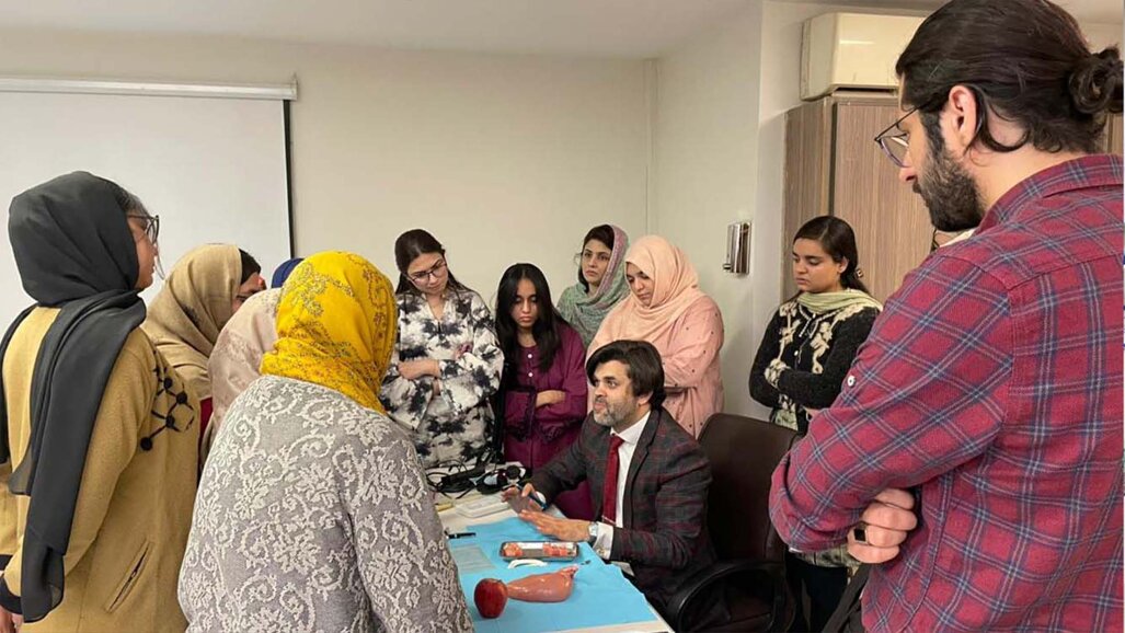 IADSR masterclass puts Pakistani dentists at the forefront of laser dentistry