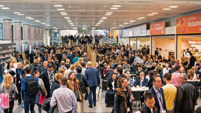 Busy times at IDS (Photograph: Tom Carvalho, DTI)