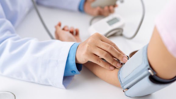 Slechte mondhygiëne vergroot risico op hypertensie