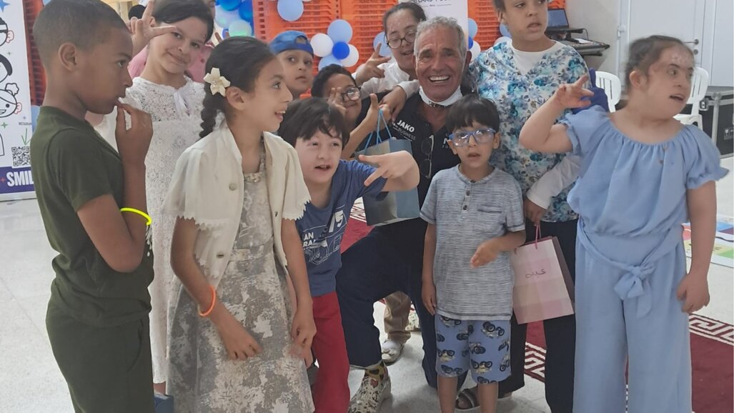 Nederlandse vrijwilligers bieden gratis tandheelkundige zorg aan kwetsbare kinderen in Marokko