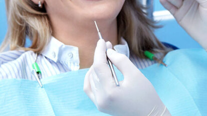 Des chercheurs trouvent des bactéries sur 70 pour cent des chaînes de serviettes dentaires