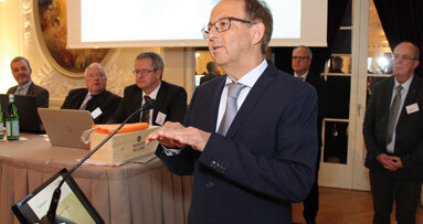 Prof. Dr. Adrian Lussi zum Ehrenmitglied der SSO ernannt