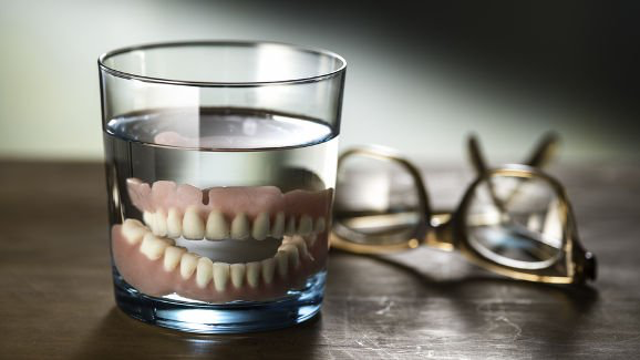 Los pacientes con enfermedad coronaria edéntulos tienen el doble de mortalidad