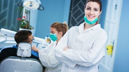 Dentistas em consultórios de pequenos grupos estão mais satisfeitos