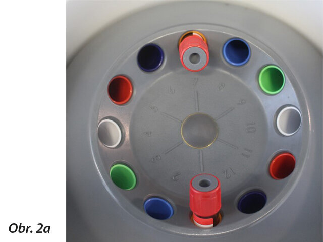 Ukázka vyvážení odstředivky při umístění dvou, tří, čtyř a šesti zkumavek. Odstřeďování pěti, sedmi, devíti nebo jedenácti zkumavek není možné. Za tímto účelem se musí použít další zkumavky naplněné vodou.