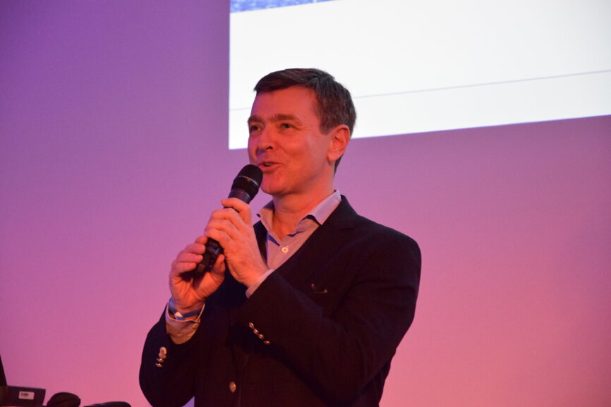 Prof. Reinhard Gruber, a board member of the foundation, encouraged young dental professionals to apply for a scholarship with the Osteology Foundation. (Photograph: Franziska Beier, DTI) 