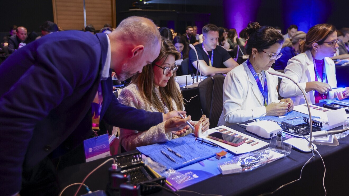 Dentsply Sirona World - trata-se de educação clínica em um nível avançado, incluindo sessões práticas. 