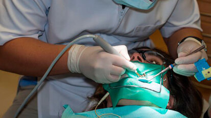 Vari protocolli di disinfezione per endodontisti e dentisti individuati tramite una ricerca