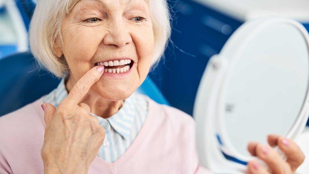 Welchen Einfluss hat die Mundgesundheit auf die Lebensqualität älterer Patienten?