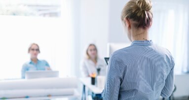 Zwiększ swoje kompetencje – bezpłatne szkolenia dla lekarzy i lekarzy dentystów!