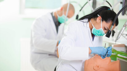 Jährliche Hochschulbewertung: Exzellenz der Schweizer Zahnmedizinerausbildung Jährliche Hochschulbewertung: Exzellenz der Schweizer Zahnmedizinerausbildung