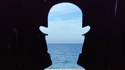 Magritte_Homage_by_Antoni_Miro Magritte_Homage_by_Antoni_Miro