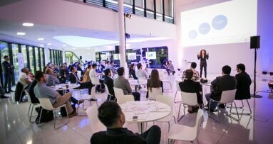 Primeira reunião de cúpula de usuários dos centros de tratamento Dentsply Sirona