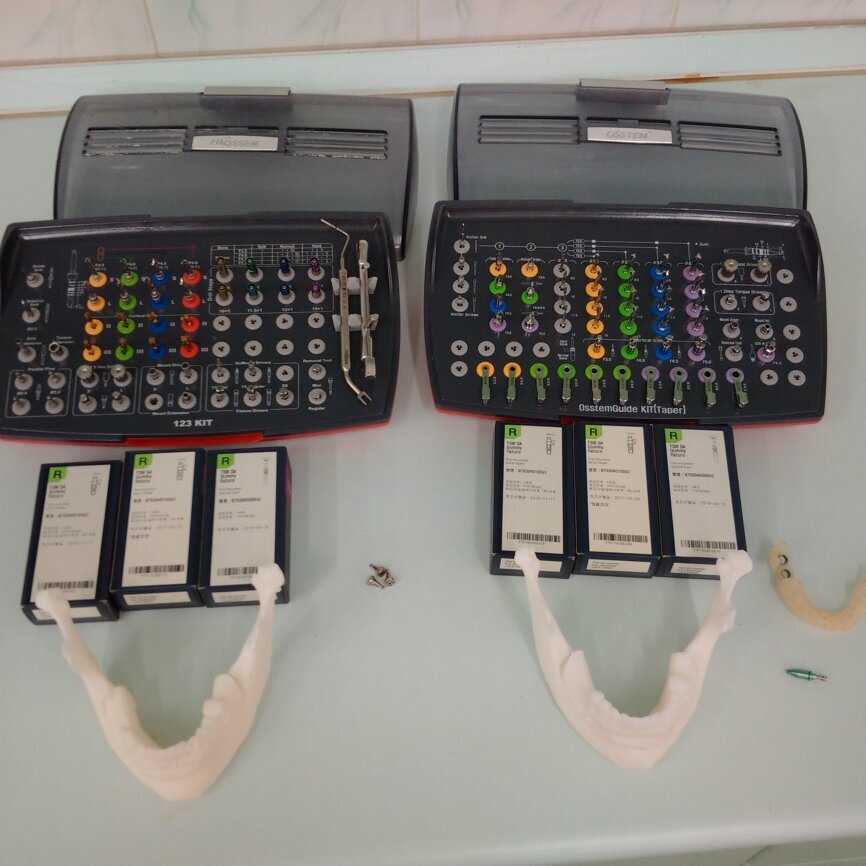 Ryc. 2_Przykładowa para modeli przed procedurami, po lewej: do wykonania bez szablonu, po prawej: z szablonem.