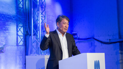 Impressions from the J. MORITA Dealer Night on Tuesday night: Haruo Morita, president of the J. MORITA Corporation welcoming guests. (Image: Christian Schlüter)