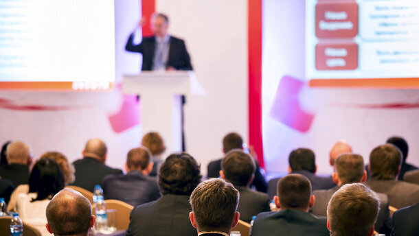 Pourquoi la formation continue en implantologie donne-t-elle le mauvais message ?