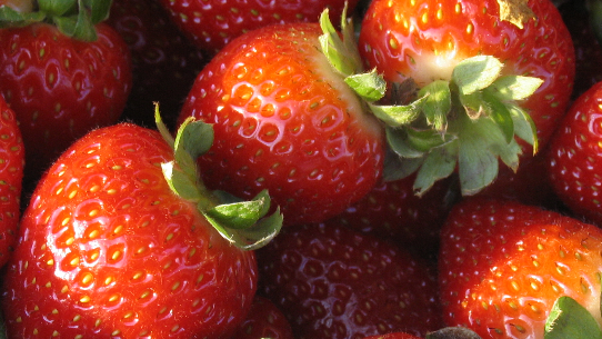 Frutta rossa per denti più bianchi