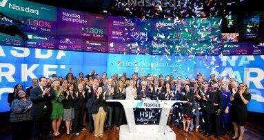 Stanley Bergman se jubila como CEO de Henry Schein