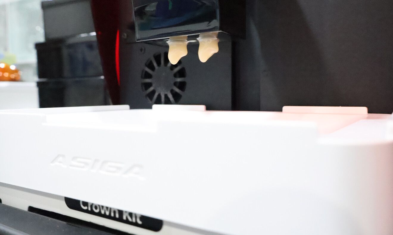 Fig. 1c: Denture tooth printed using the Max 2 and Max Crown Kit.