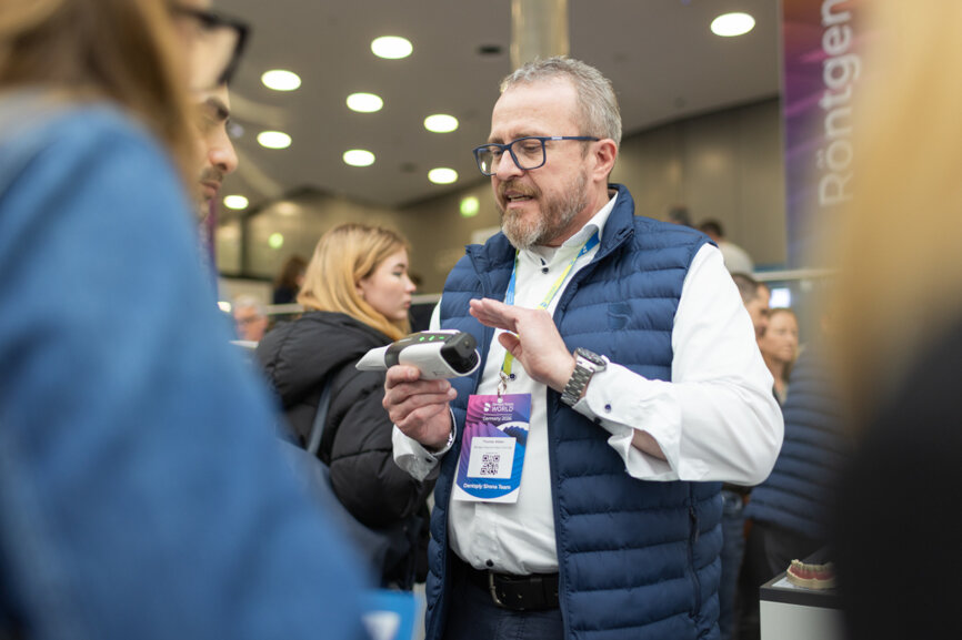 In addition to the educational sessions, the event featured an exhibition area where participants could explore product solutions. 