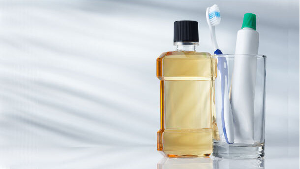 Autoridades da mídia proíbem propaganda enganosa de antisséptico bucal