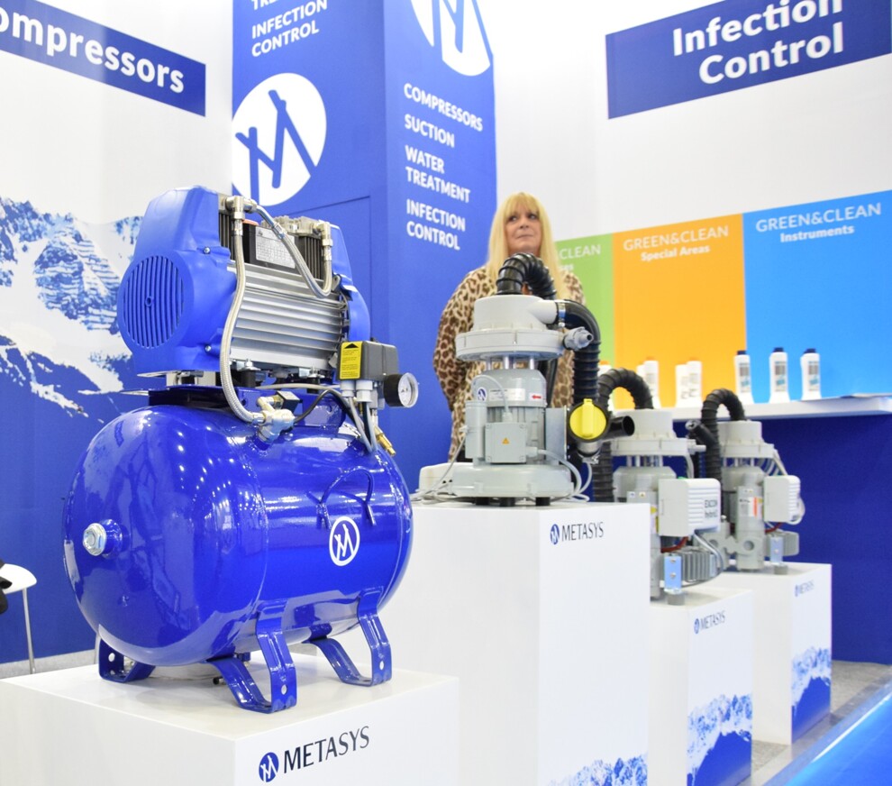 Together, the EXCOM hybrid suction systems and META Air compressors from METASYS provide clean air and strong suction—forming a reliable foundation for safe and efficient dental treatment workflows.