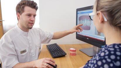 Lek. dent. Kamil Stefański pierwszym oficjalnym wykładowcą Invisalign w Polsce