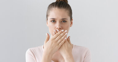 Dentinhypersensibilität bei Bulimie: Wenn Magensäure die Zähne angreift