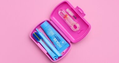 Curaprox regala un sorriso smagliante anche nei trattamenti ortodontici, grazie a soluzioni innovative per la cura dell’apparecchio