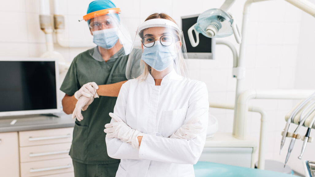 Pesquisadores lituanos desenvolvem equipamento odontológico que destrói vírus