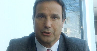 El Dr. Manzanares realiza la primera cirugía en vivo en un congreso en Pereira