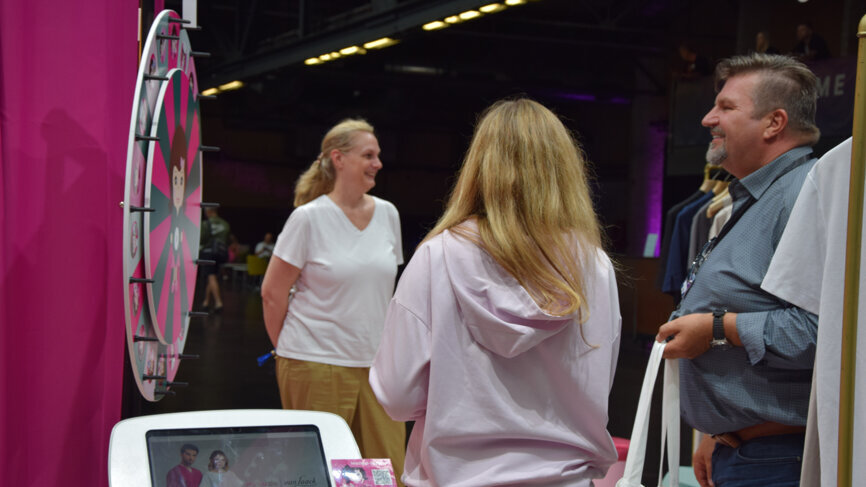 At the minilu booth (UN09), participants have the chance to win prizes at the fortune wheel. 