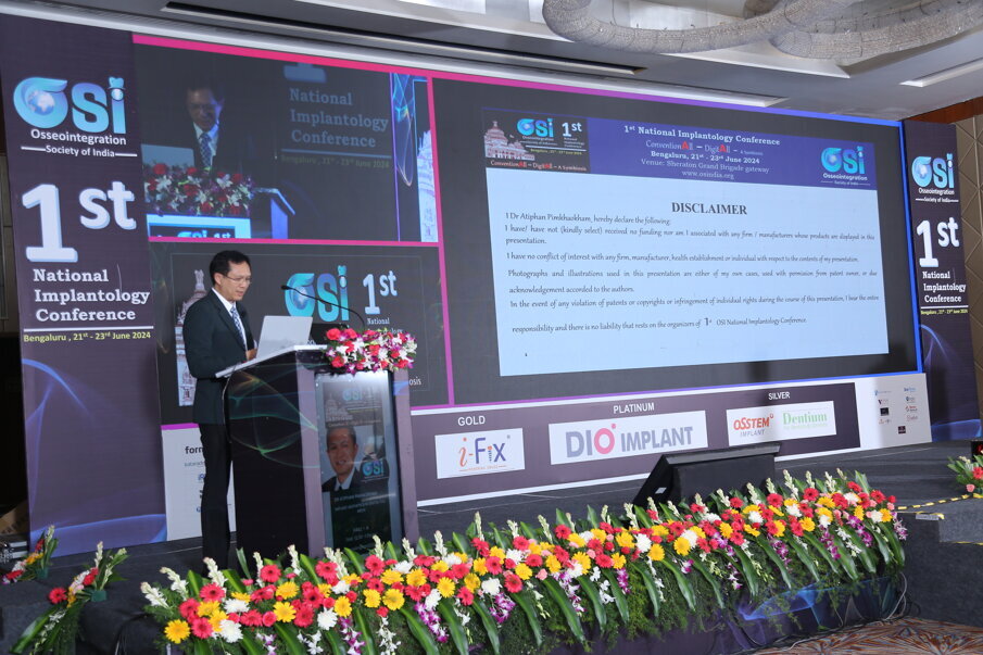 Fig 12: Prof. Atiphan Pimhaokham spoke on Implant aesthetics in a digital full arch