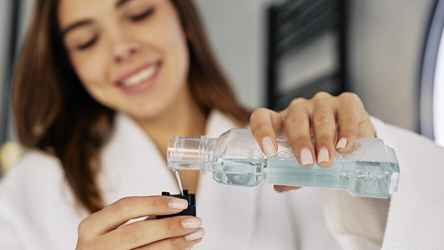 Expertos destacan que colutorios reducen 1.000 veces la infectividad del SARS-CoV-2 en estudios