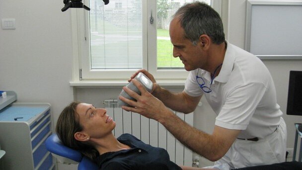 Restauri in composito: intervista con il dott. Lorenzo Vanini